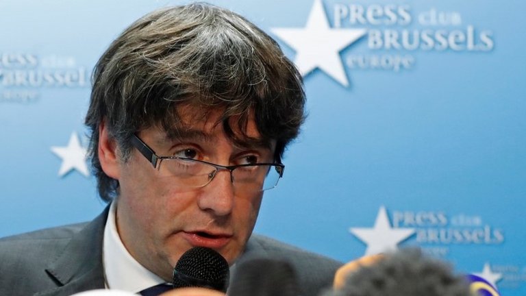 Catalonia: Sacked leaders summoned to Madrid court