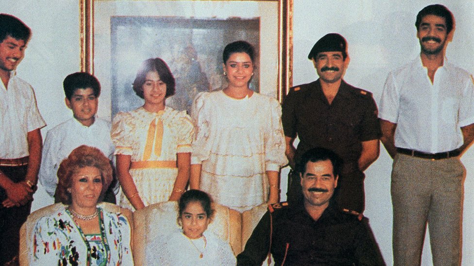 U ogziga tikilganidan uygondi Qattiq sikishning porno videolarini tomosha qiling