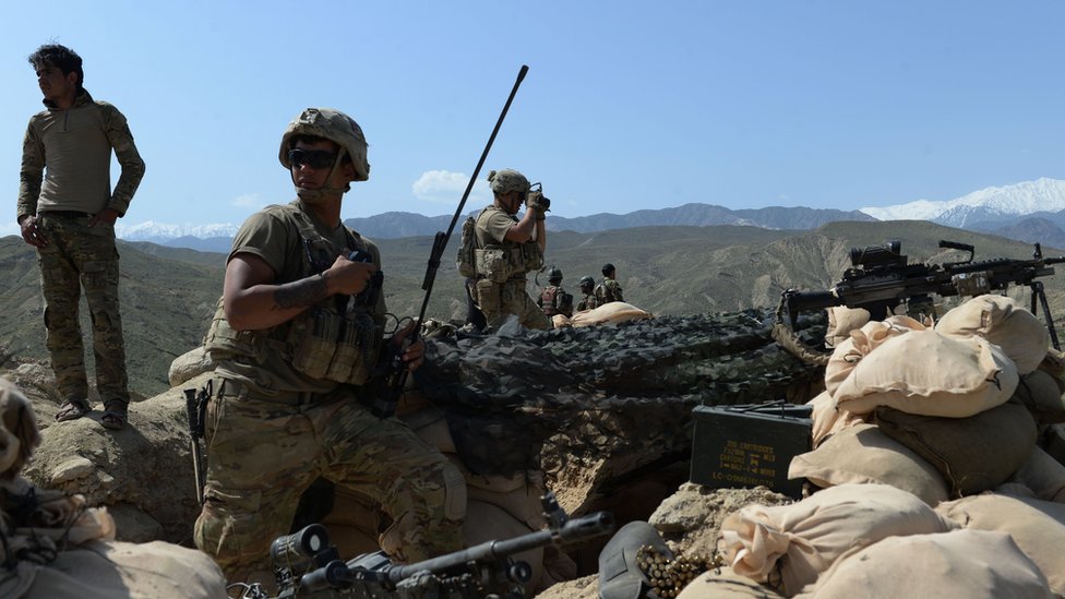 Tropas de EE.UU. y Afganistán combaten a EI en Nangarhar.