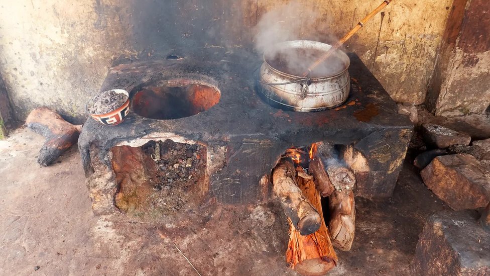 La cuisson au charbon de bois
