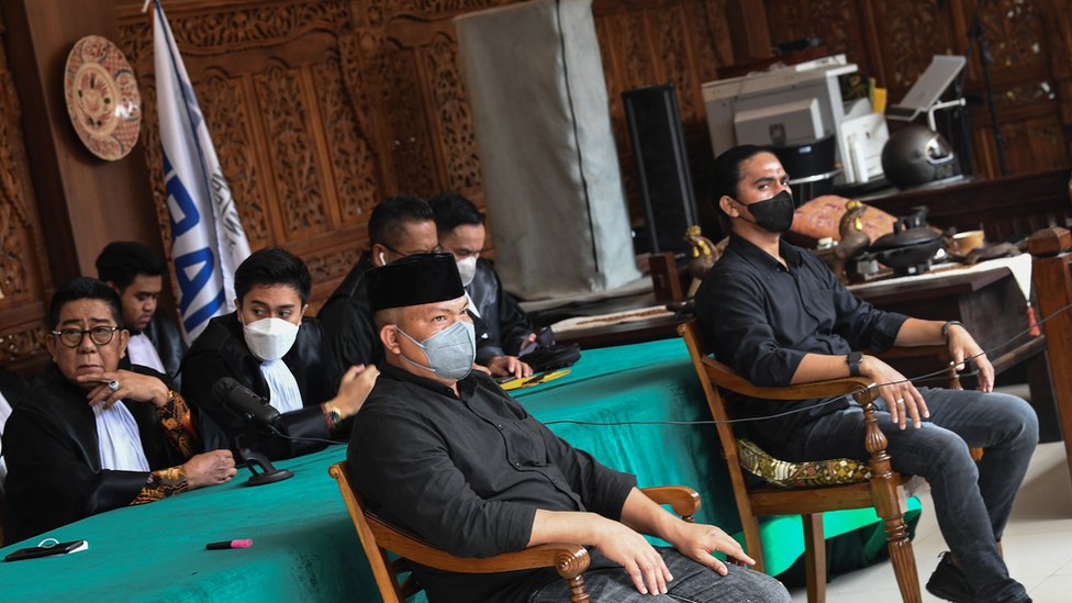 Rossiyalik tasmali biseksuallar Rossiyalik tasmali biseksuallar