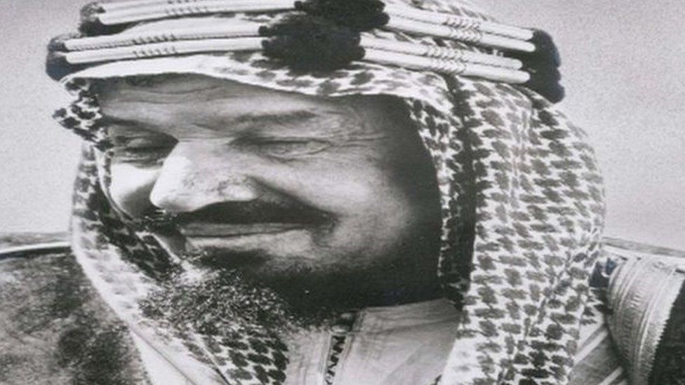 Epifaniyada 50 yoshdan oshgan rossiyaliklar chomilayotgan suratga qisqacha nazar tashlang. Grafinyaning Grand Saroyi porno videosi