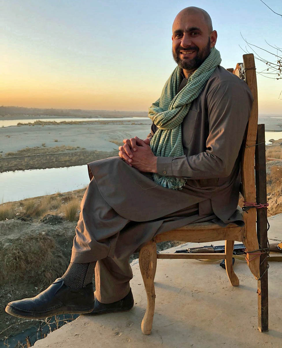 Shaffof taytli fotosuratlardagi yalangoch gozallar