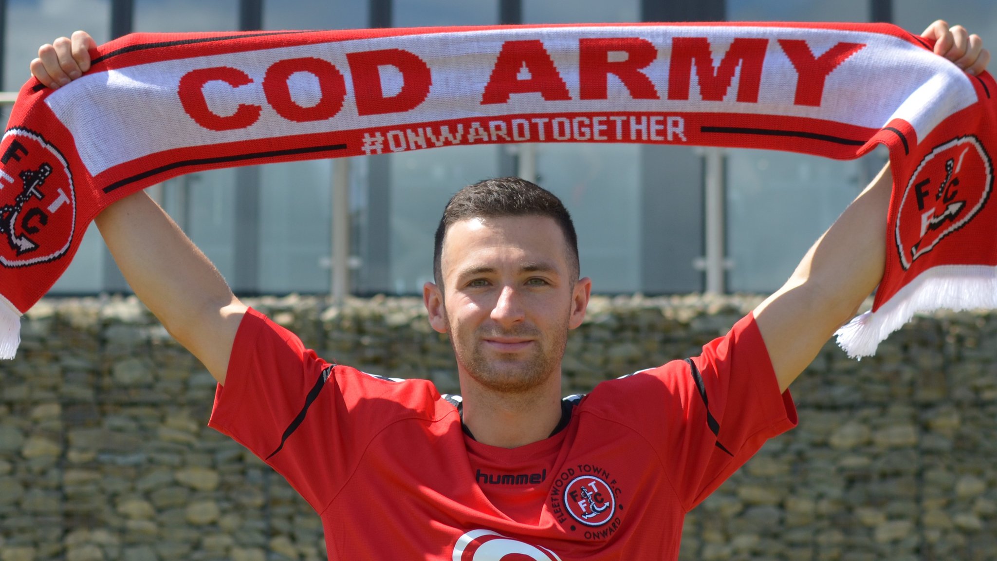 Jason Holt: Fleetwood sign Rangers midfielder on loan
