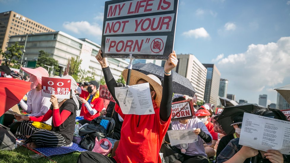Ayol jinsiy azolarini tarbiyaviy jinsiy massaj qilish vs jinsiy aloqa video