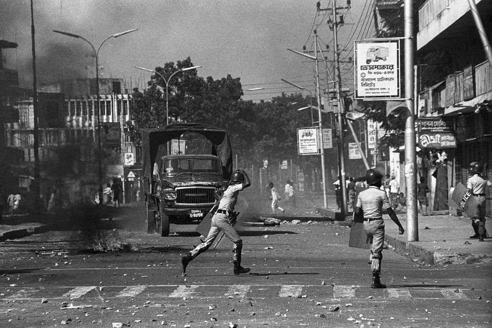 Porno ayollar konvulsiyalarda boladi Katta kokrakli oriq qiz porno