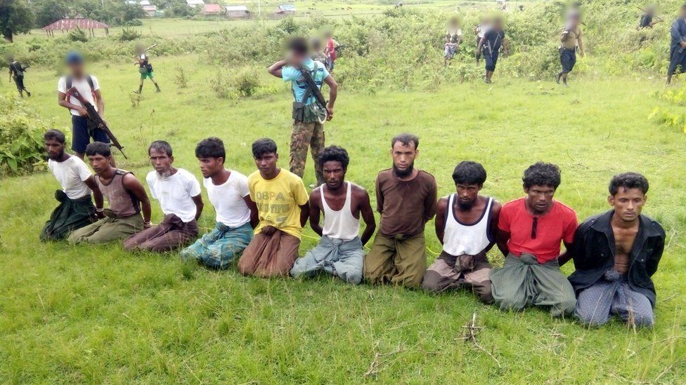 Krisis Rohingya: Wartawan Reuters ditahan 'karena menyelidiki dugaan pembunuhan di Myanmar'