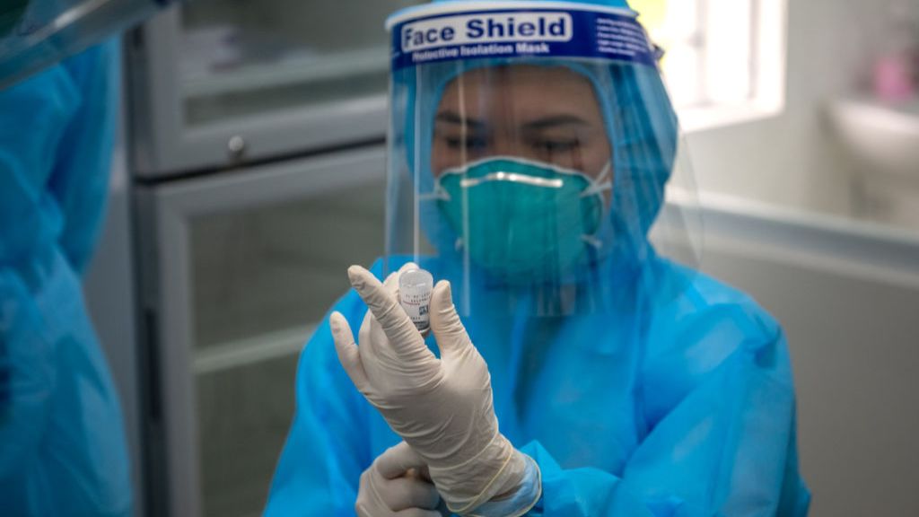 Việt Nam: Đề xuất tiêm vaccine Nanocovax cho 1 triệu người - BBC News Tiếng  Việt