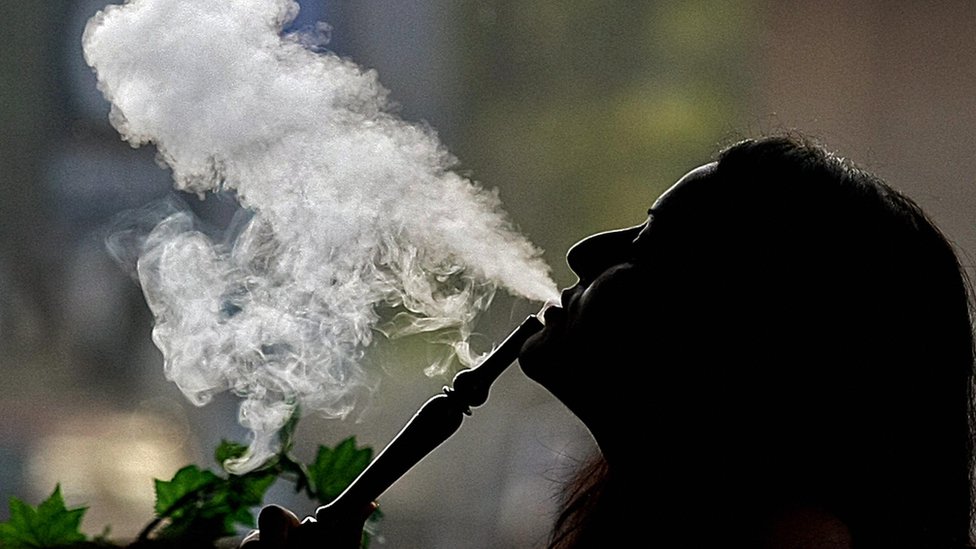 cigarette how many chemicals What chemicals are in a cigarette? | What does smoking do to your body?
