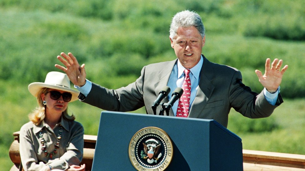 El entonces presidente de Estados Unidos, Bill Clinton y la primera dama Hillary Clinton pasaron sus vacaciones en Jackson Hole en 1995.
