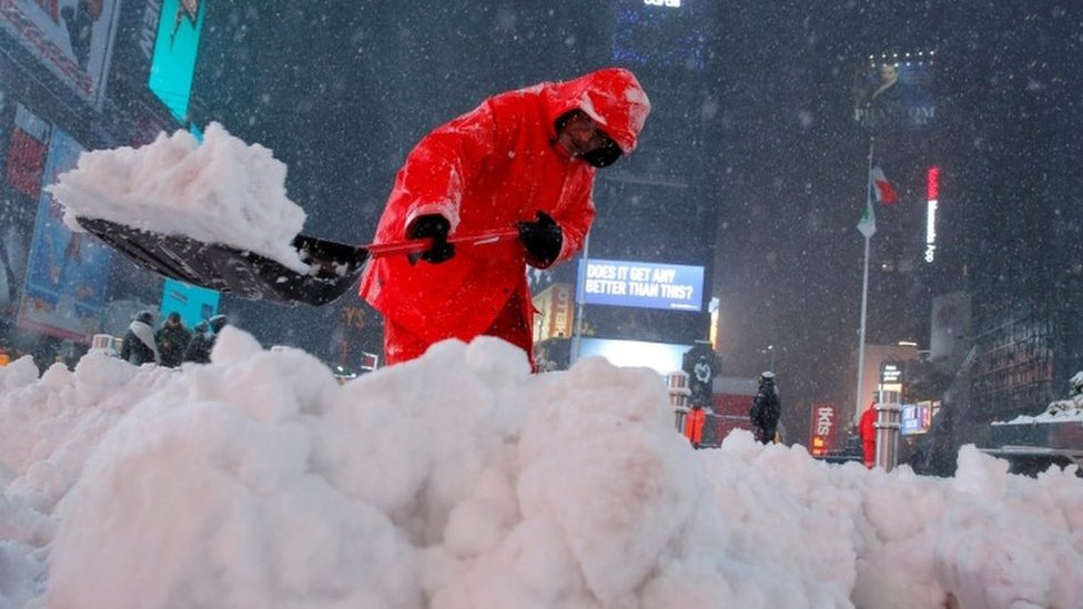 Snowstorm strikes north-eastern United States