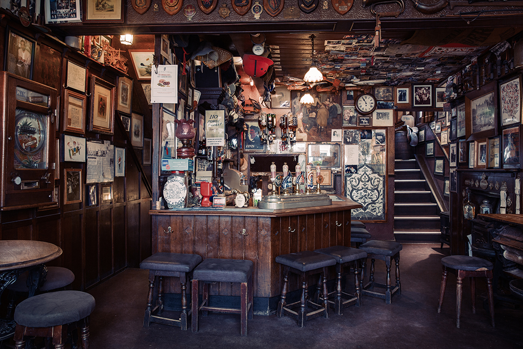 tales-from-the-bar-a-tour-of-london-s-great-pubs-bbc-news