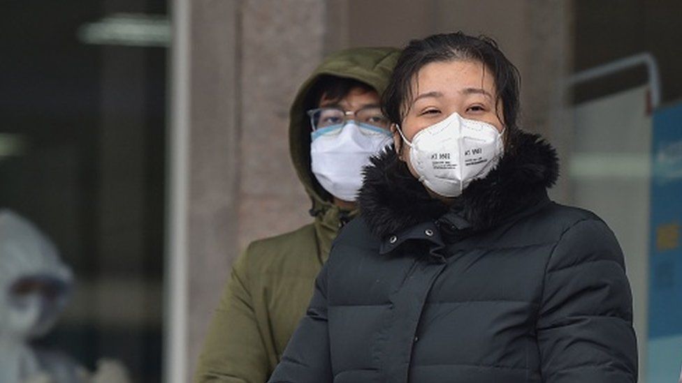 Coronavirus en China | &quot;Preferimos morirnos en casa que ir a un centro de  cuarentena&quot;: el dramático testimonio de una familia enferma en Wuhan - BBC  News Mundo