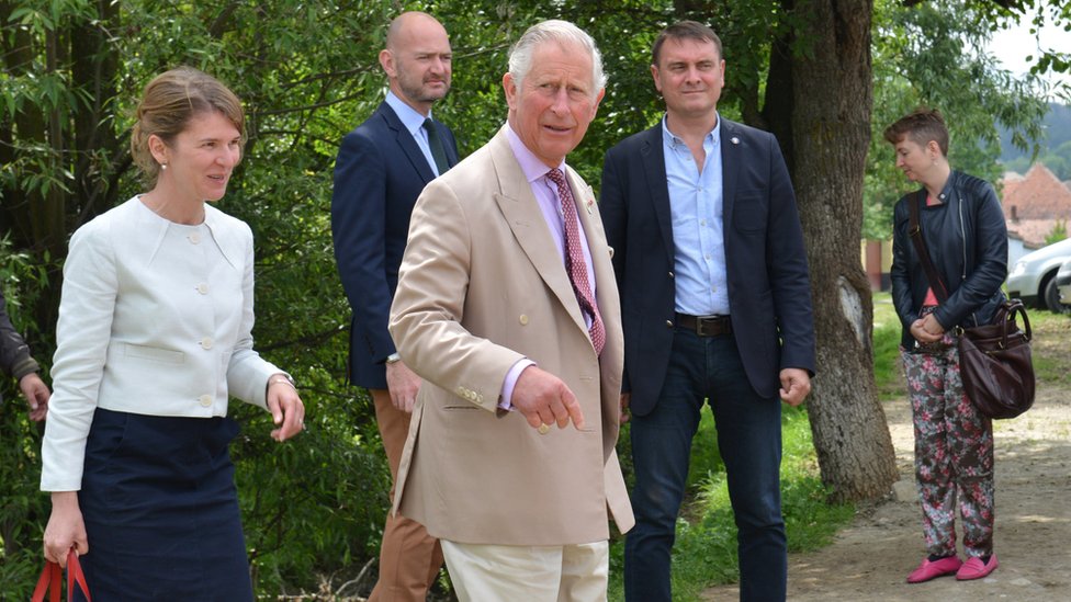 Prinz von Wales verlässt sein Haus in Viscri, Szeklerland, Siebenbürgen, 31. Mai 2017