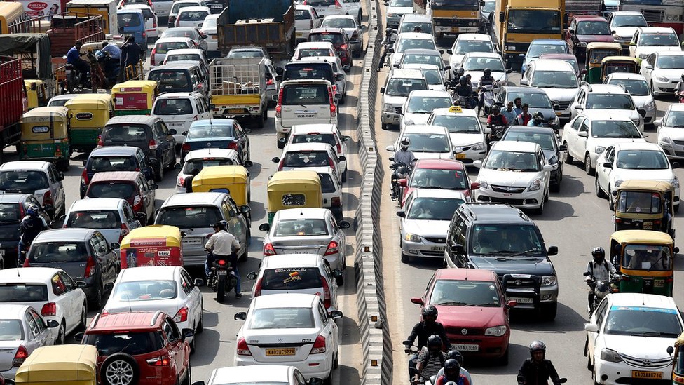 Dementia rates 'higher near busy roads'