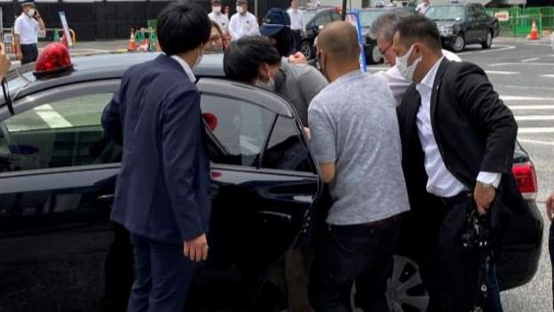 安倍晋三元首相、銃で撃たれ死亡 奈良で街頭演説中 - BBCニュース