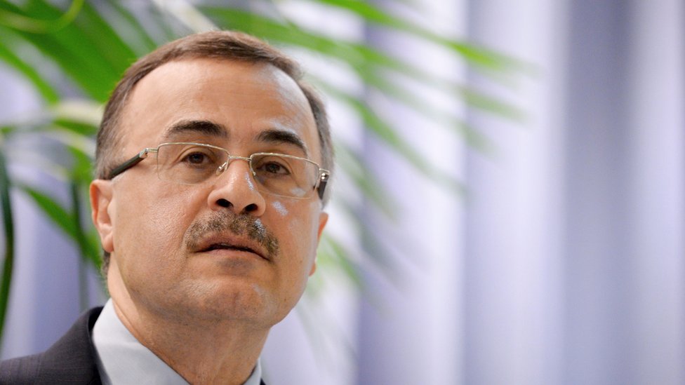 Er va xotin oz dugonasini rus tilida uchlik qilishga kondirishdi.