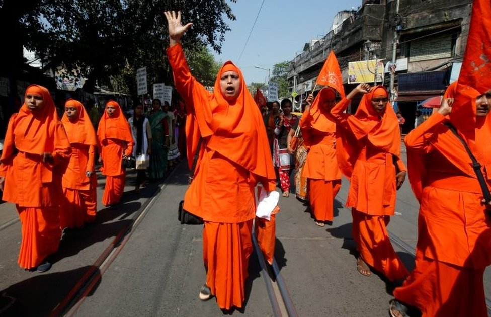 Monjas hindúes en Calcuta, India.