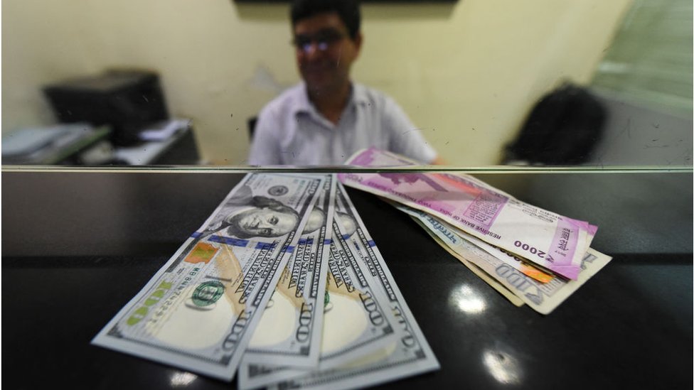India economy accelerates as rupee declines
