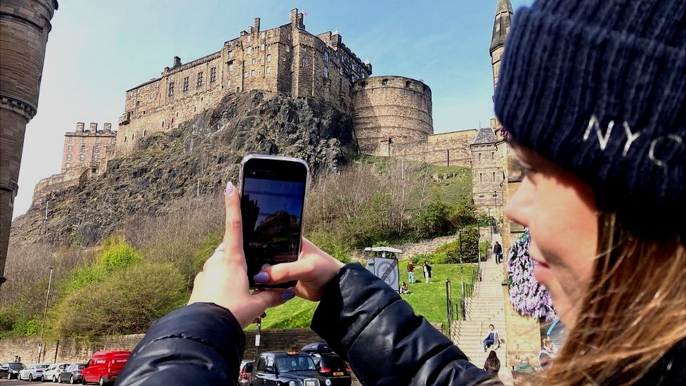 Plans for 5G mast 'will damage iconic castle view'