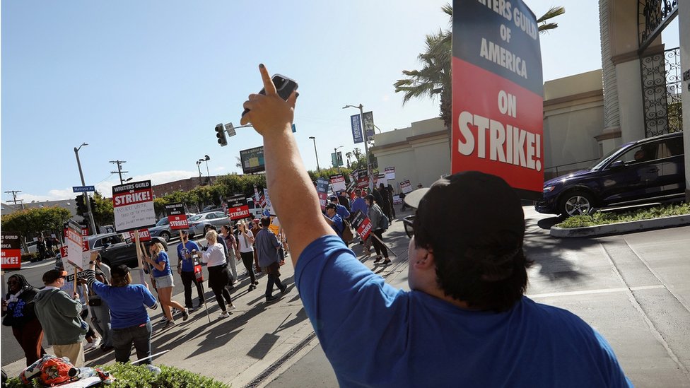 Hollywood writers' strike hits late-night shows
