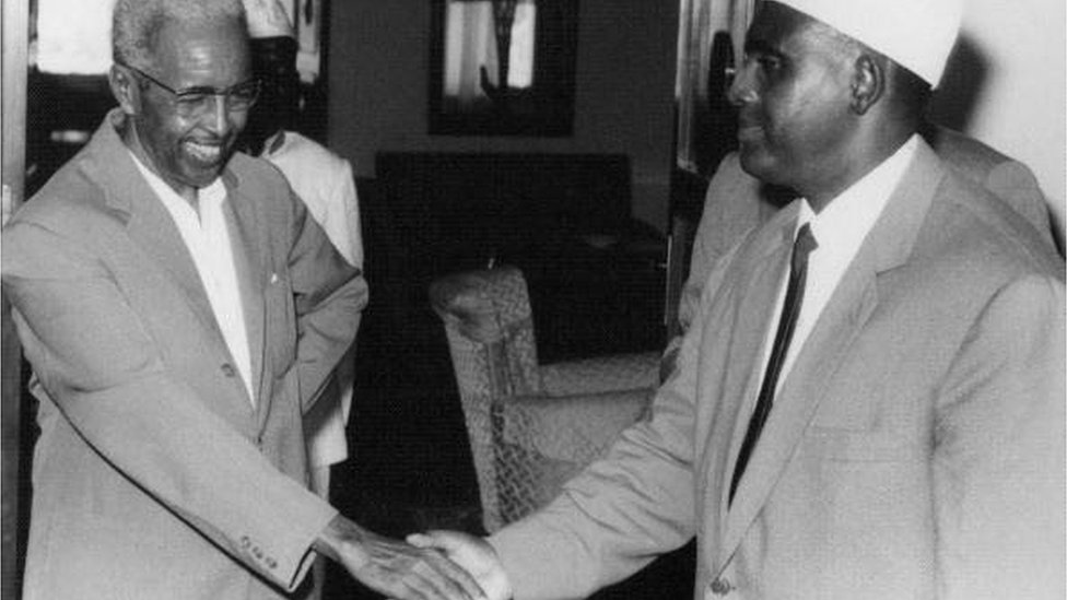 Yalangochlik videosi bilan spektakl