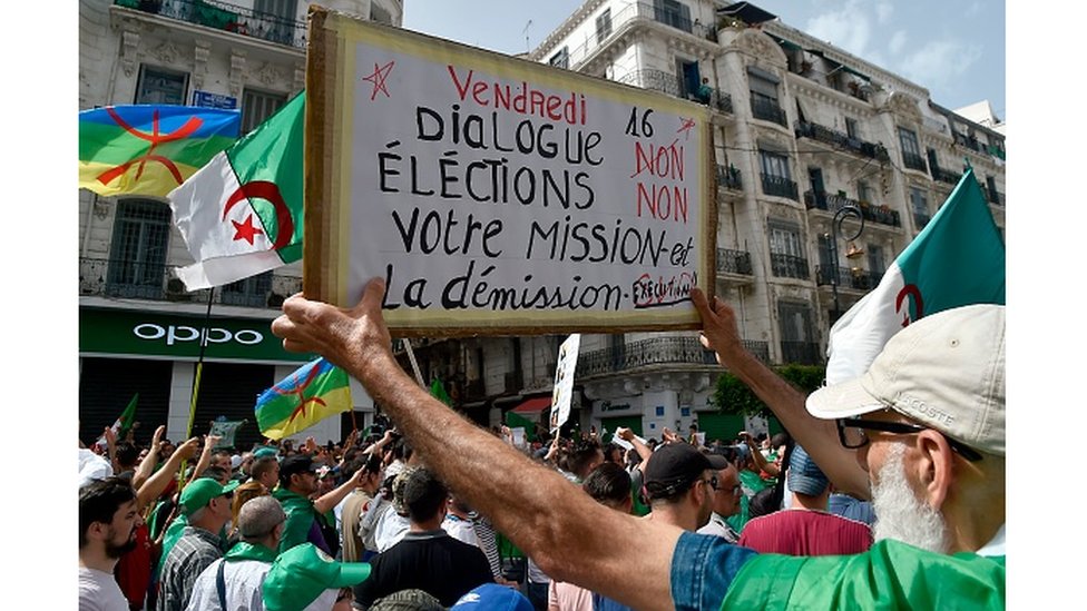 Pourquoi le français est en perte de vitesse en Algérie - BBC News Afrique