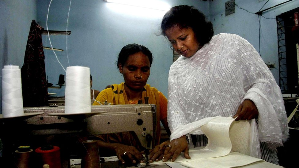 Yiglayotgan ayollar video