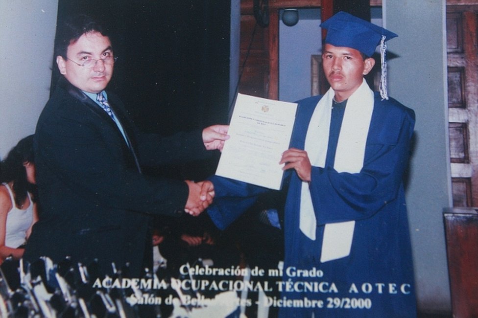 Juan Carlos Sánchez Latorre en su graduación. (Foto: Diario Versión Final)
