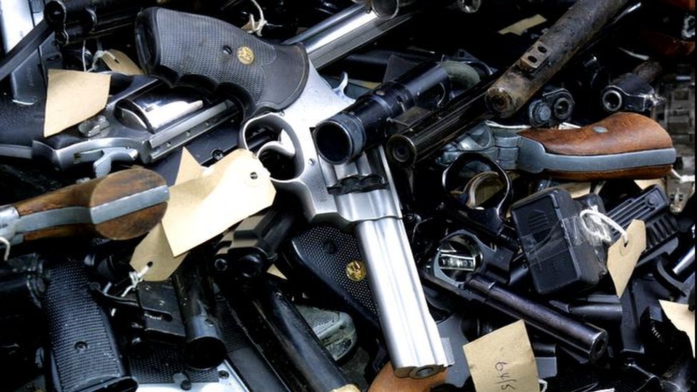 Registros de armas de fogo aumentam 120% em 2020, mas apreensões