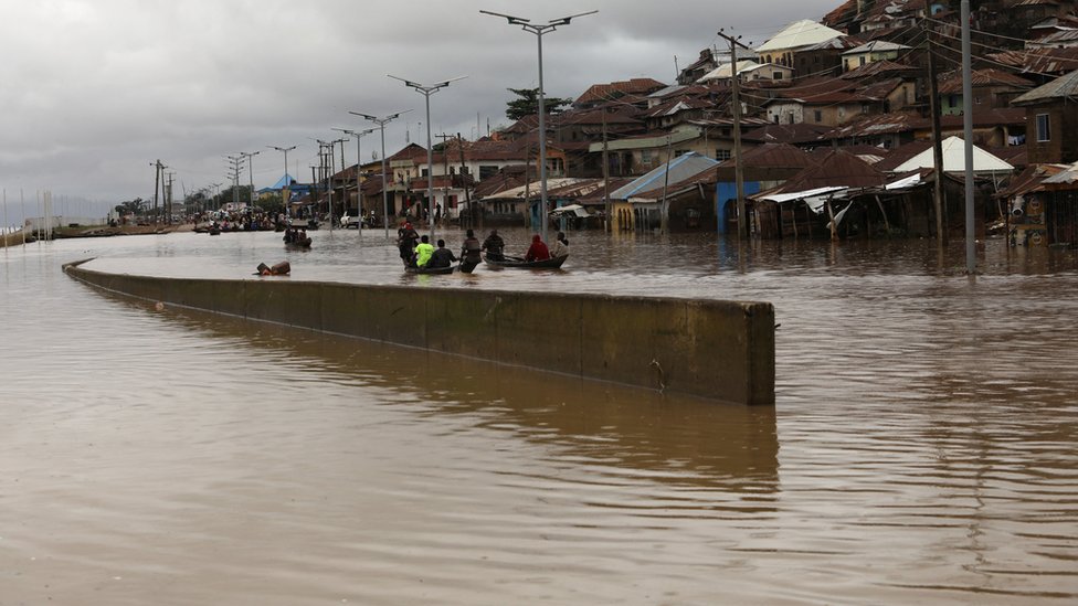 'Overwhelming' Nigerian floods leave 600 dead