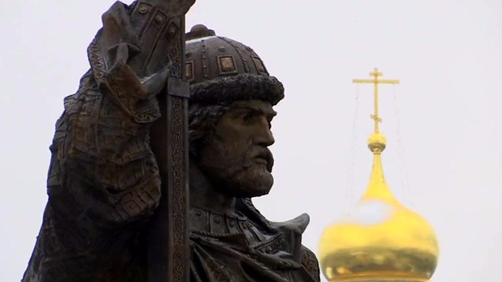 Russia's Putin unveils provocative statue