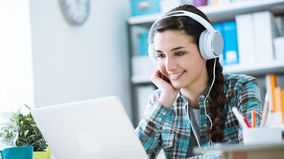 La música puede mejorar tu productividad cuando no consigues concentrarte:  las mejores playlist para trabajar y estudiar