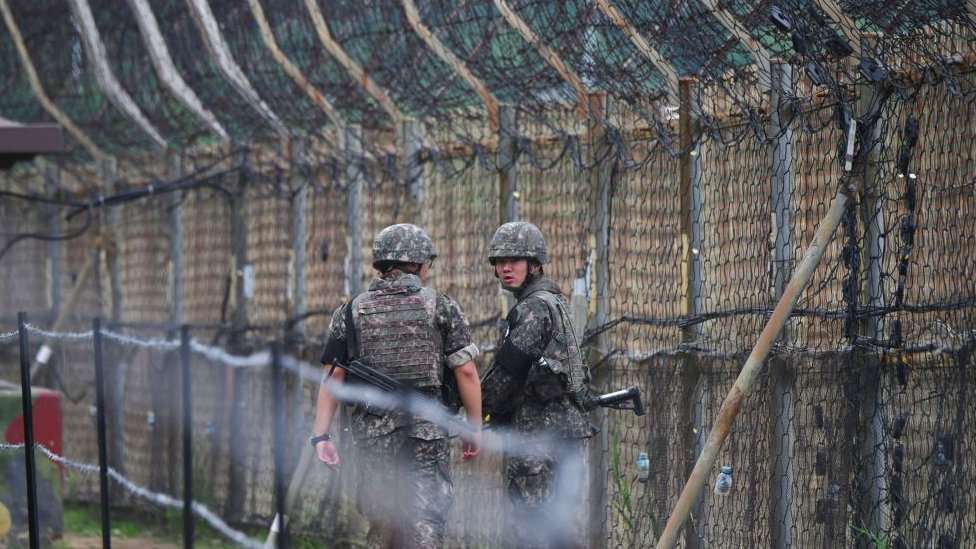 北朝鮮兵士が軍事境界線越えて亡命図ったと韓国軍 - BBCニュース