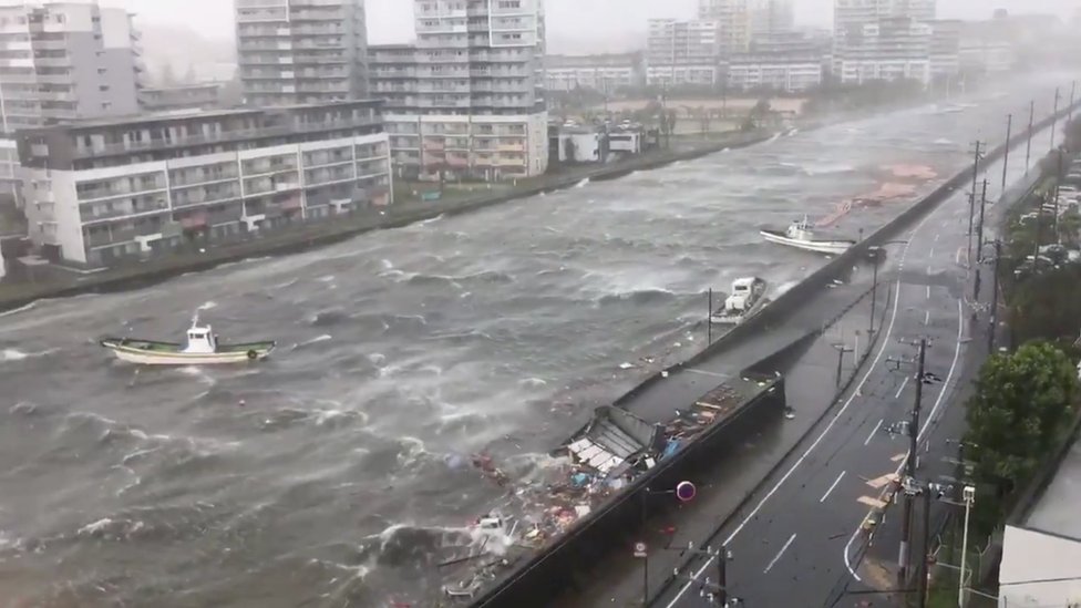 25年ぶりの強い台風21号、西日本で多数死傷 強風に高潮 - BBCニュース