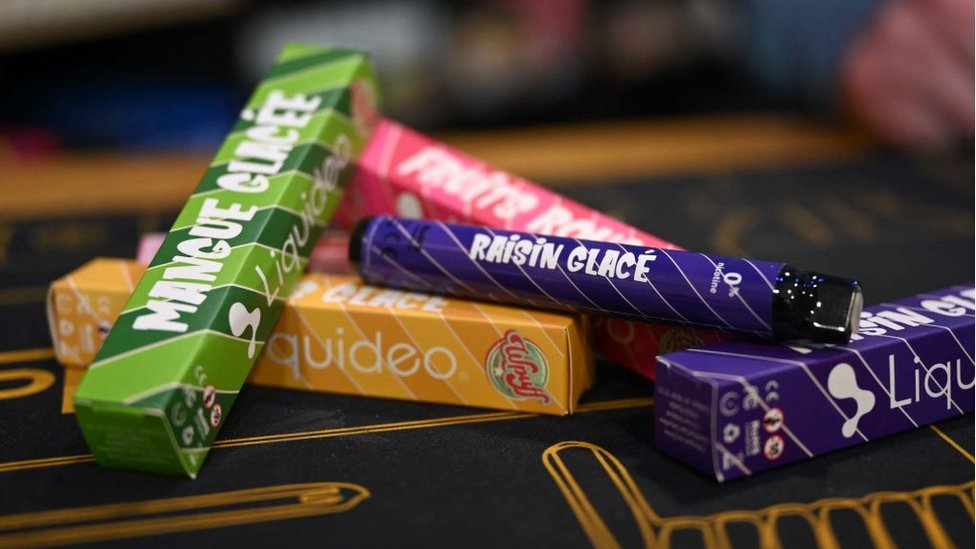 E-cigarettes: France backs bill to ban disposable vapes
