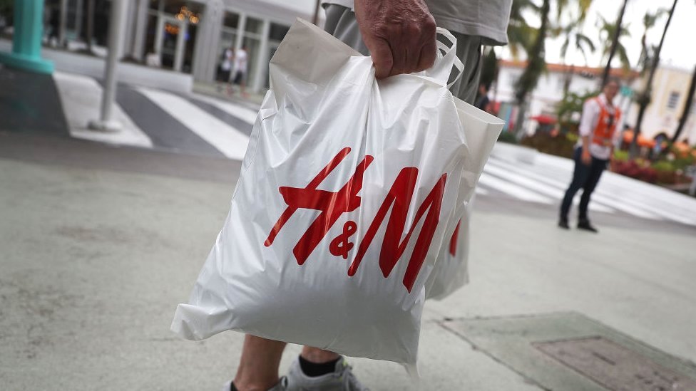 Por está en crisis H&M, la segunda empresa de moda más grande del BBC News Mundo