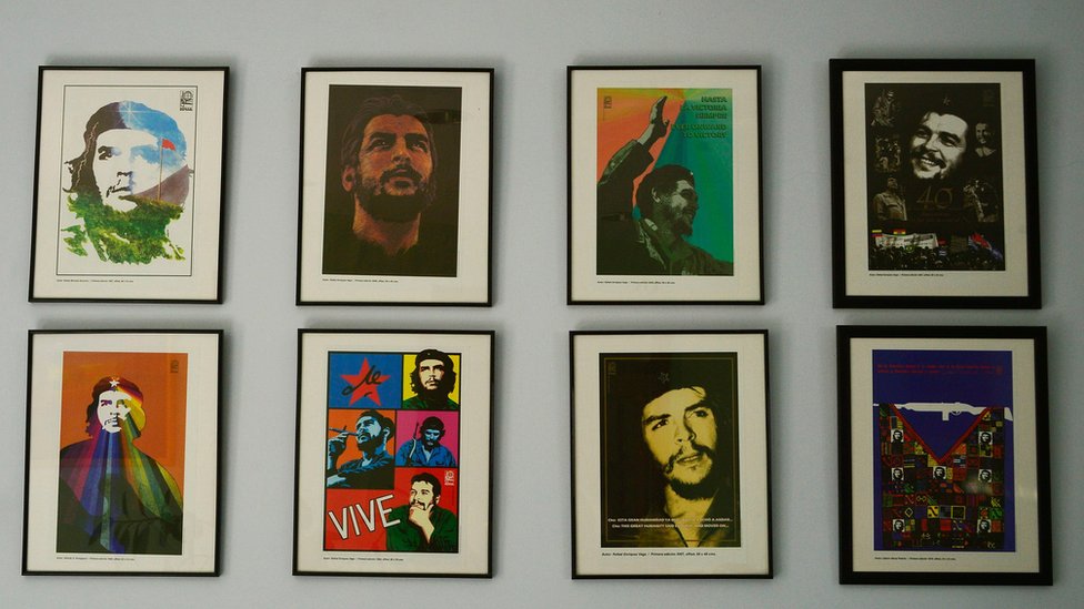 西班牙南部一個市政廳牆上掛了格瓦拉的各種照片。