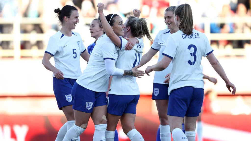 Pallone Da Calcio England Rugby Lionesses – Taglia 5, Ufficiale, Con Licenza, PVC Resistente - copertina