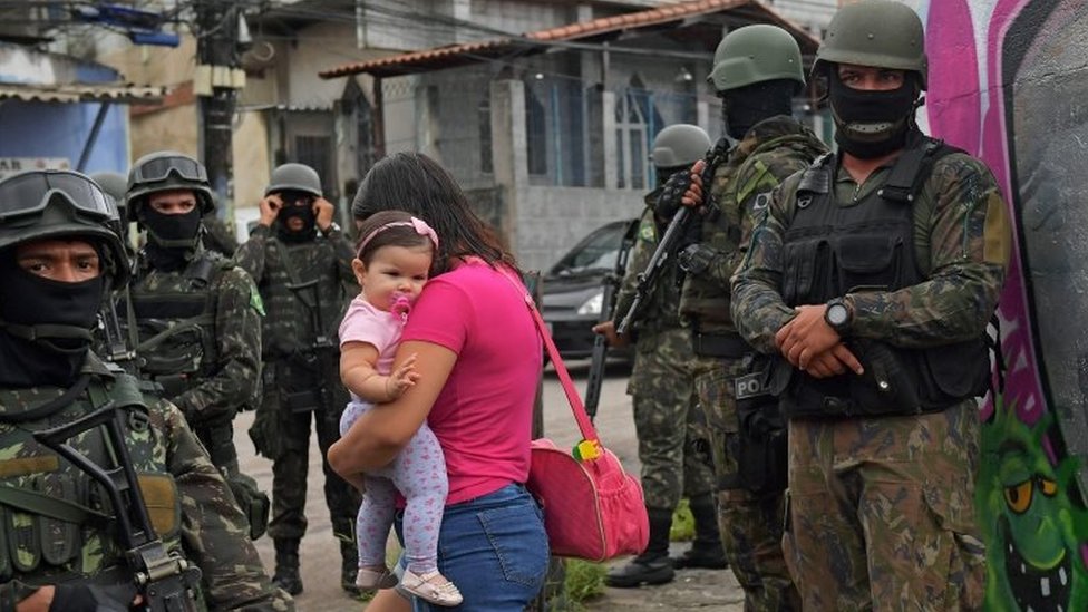 الجيش البرازيلي في شوارع ريو
