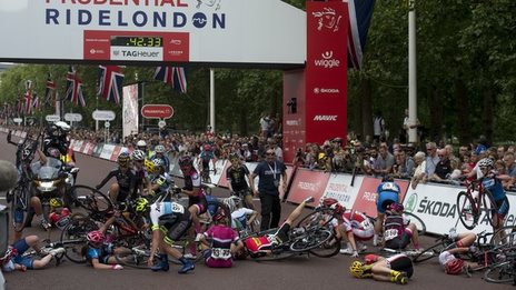 Trott eighth in race marred by crash