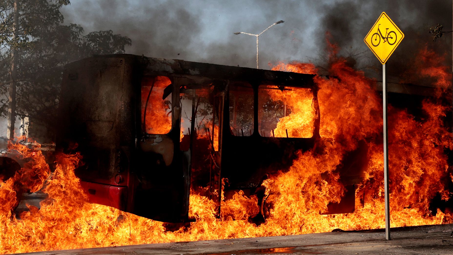 Violence erupts in Mexico after drug lord El Mencho killed