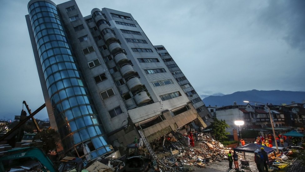 Taiwan Earthquake Series Of Powerful Aftershocks Hit Hualien Bbc News