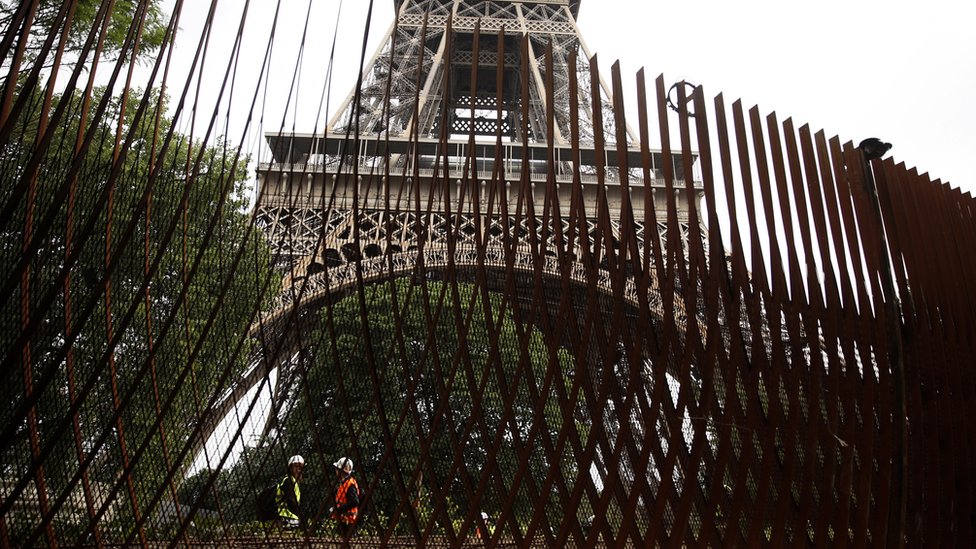 Eiffel Tower Perimeter Fence Built To Stop Terrorism Bbc News