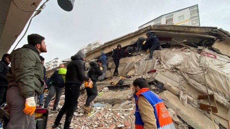 Мощные землетрясения в Турции и Сирии. Поиски людей продолжаются. Фотографии