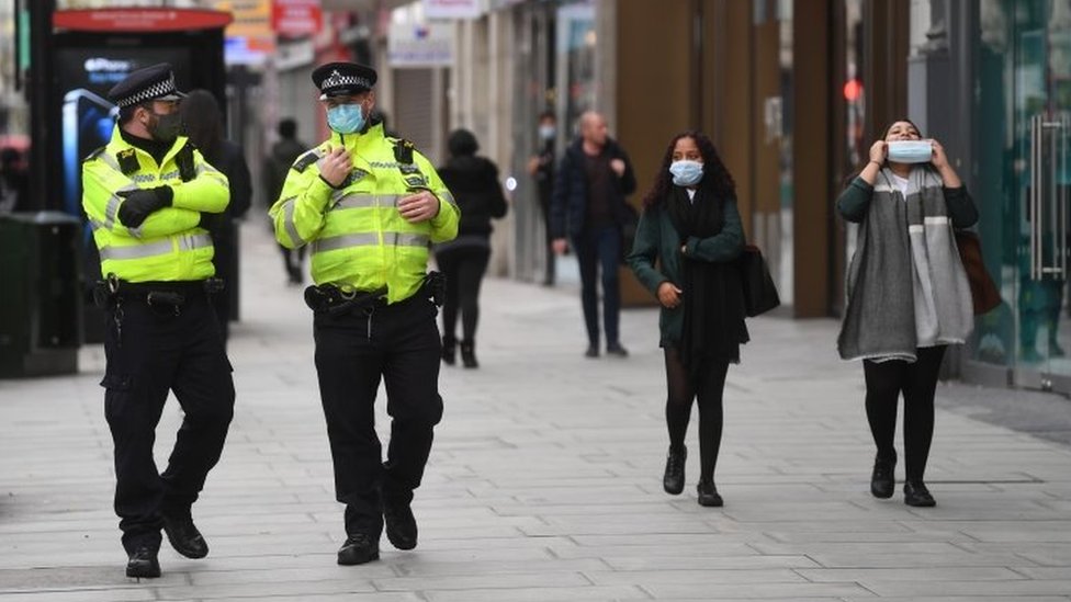 Полиция в Лондоне во время последней блокировки коронавируса