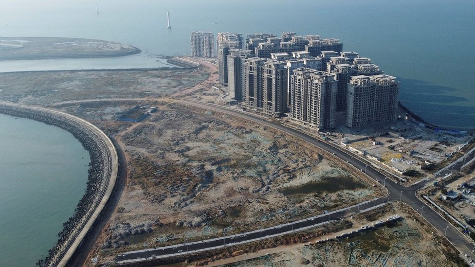 Vista aérea de cnjunto de 39 prédios da Evergrande na ilha artifical de Ocean Flower em Danzhou, Hainan