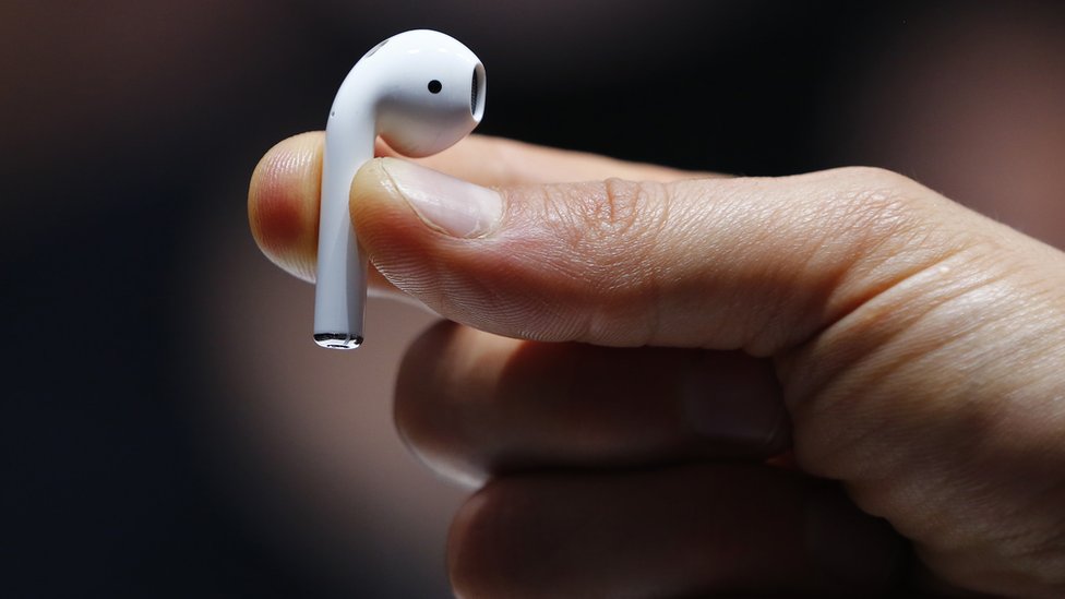 Apple'ın yarın yeni nesil AirPods kulaklıklarını da tanıtması bekleniyor.