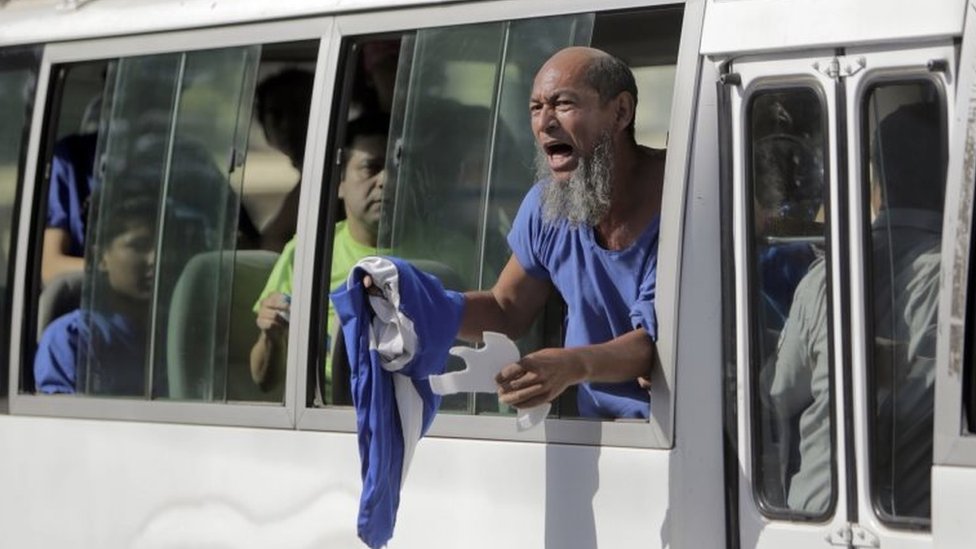 Alex Vanegas en un autobús