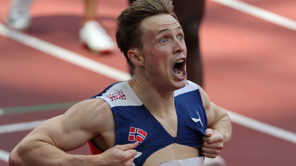 Tokyo Olympics: Karsten Warholm sets stunning 400m hurdles world record